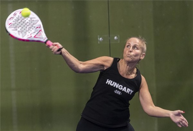 Megnyílt a padel első hazai fedett pályája a Feneketlen-tónál