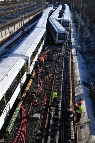 Összeütközött két metrószerelvény Kőbánya-Kispestnél, utasokat nem szállítottak