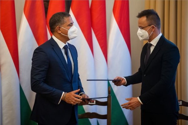 Magyar vállalatok jelentős beruházásokra készülnek Angolában