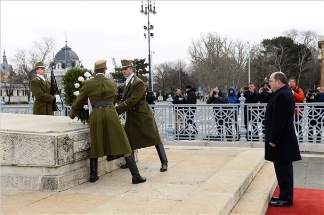 A brit védelmi miniszter Budapesten