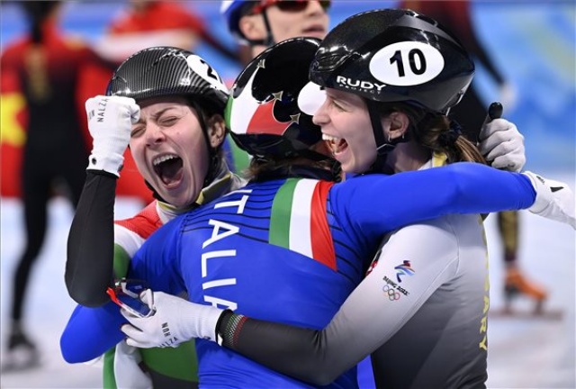 Peking 2022 - Bronzérmes a rövidpályás gyorskorcsolya vegyes váltó