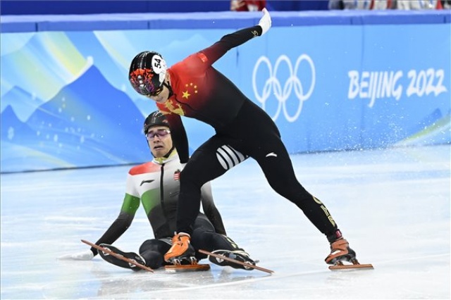 Peking 2022 - Gyorskorcsolya - Liu Shaolin Sándort kizárták 1000 méteren