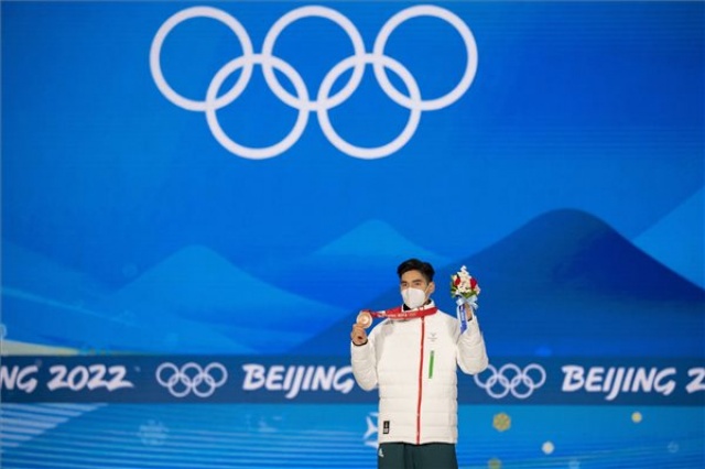 Peking 2022 - Gyorskorcsolya - Liu Shaoang bronzérmes 1000 méteren