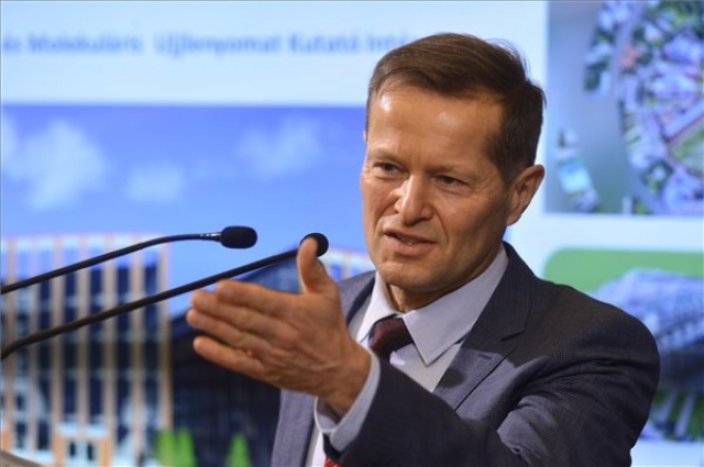 Palkovics: már látszanak az egészségtudományba fektetett, innovációt erősítő források eredményei
