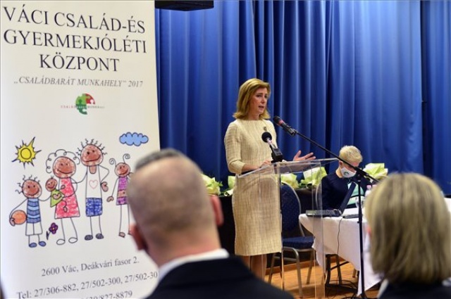 Koronavírus - Herczegh Anita: hosszú távú segítséget akar nyújtani a Regőczi Alapítvány