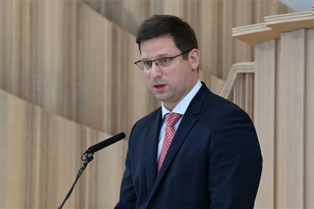 Beiktatták a Károli Gáspár Református Egyetem új rektorát, Trócsányi Lászlót