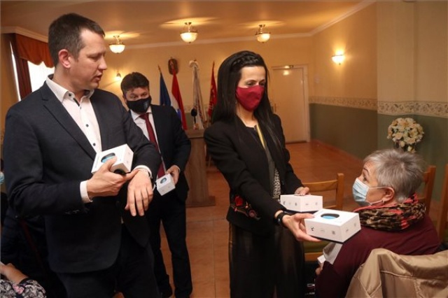 Mérföldkő a magyar idősgondozásban a kormány Gondosóra projektje 