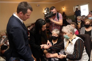 Mérföldkő a magyar idősgondozásban a kormány Gondosóra projektje 