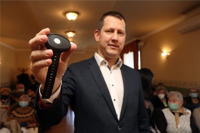 Mérföldkő a magyar idősgondozásban a kormány Gondosóra projektje 