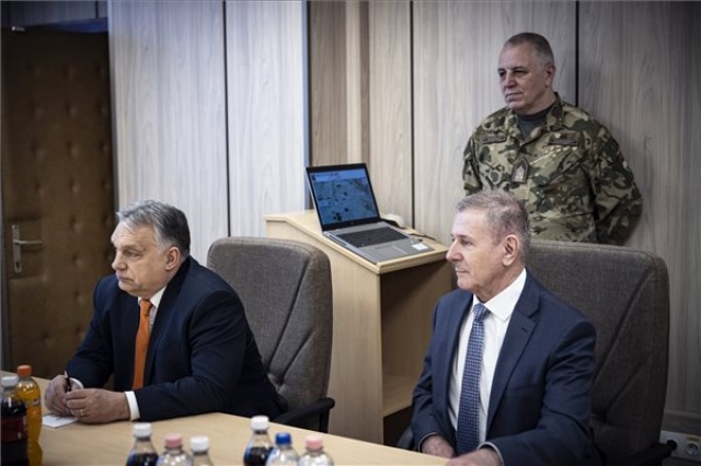 Ukrán válság - Orbán Viktor a Magyar Honvédség Integrált Műveleti Központjában
