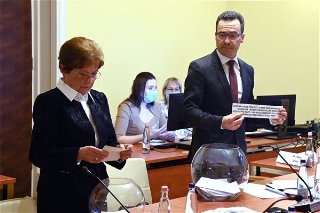 Választás 2022 - Kisorsolta az országos listák szavazólapi sorrendjét az NVB