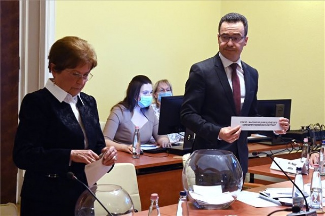 Választás 2022 - Kisorsolta az országos listák szavazólapi sorrendjét az NVB