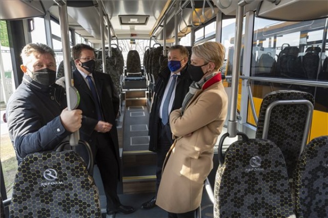 A Volánbusz 21 új járművet állít forgalomba Komárom-Esztergom megyében