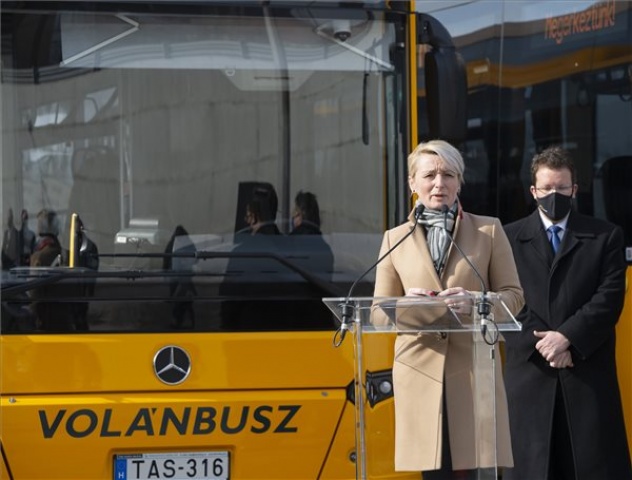 A Volánbusz 21 új járművet állít forgalomba Komárom-Esztergom megyében