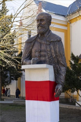 Március 15. - Kásler Miklós felavatta Batthyány Lajos mellszobrát Sárváron