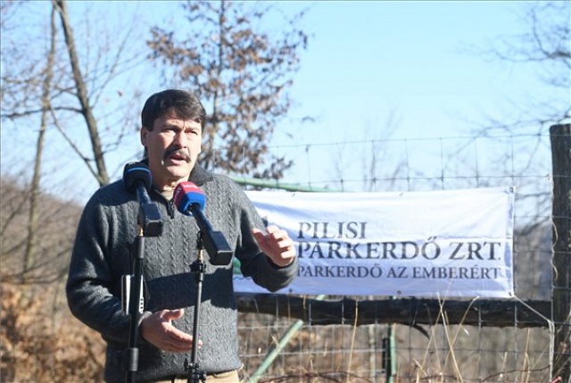 Áder János a Pilisi Parkerdő Zrt. pilisszentkereszti erdészetébe látogatott 