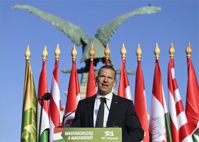 Ukrajnai háború - A NATO-harccsoportok Magyarországra telepítése ellen tüntetett a Mi Hazánk Budapesten