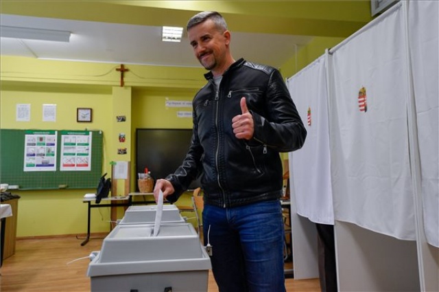 Választás 2022 - Leadta szavazatát Jakab Péter, a Jobbik elnöke
