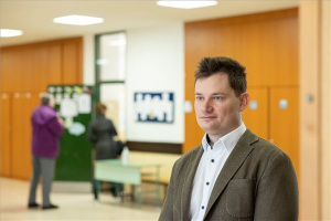 Választás 2022 - Leadta szavazatát Kanász-Nagy Máté, az LMP társelnöke