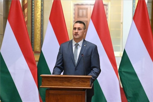Listás mandátumot szerzett országgyűlési képviselők megbízólevelének ünnepélyes átadása