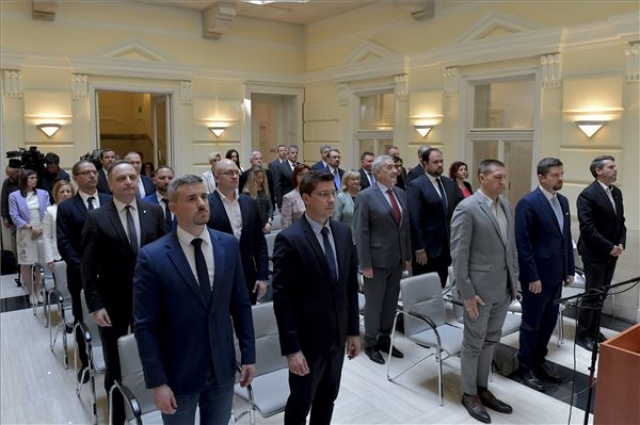 Választás 2022 - Huszonnégy képviselő vette át megbízólevelét