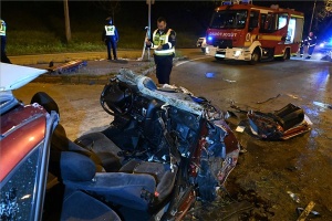 Busszal ütközött egy személygépkocsi Csepelen