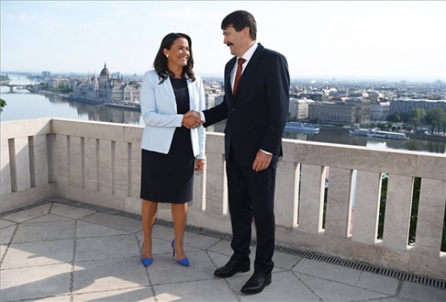 Elfoglalta államfői hivatalát Novák Katalin