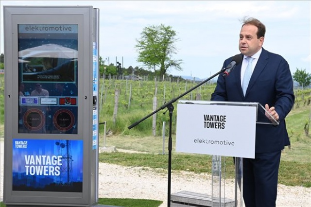 Elektromos autótöltőket telepít a Vantage Towers országszerte