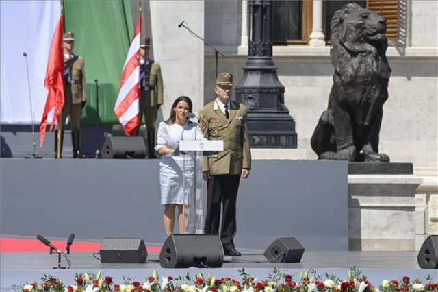 Novák Katalin köztársasági elnök beiktatása - Díszceremónia a Kossuth téren