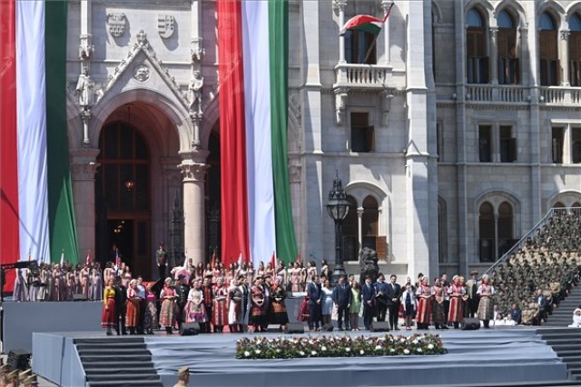Novák Katalin köztársasági elnök beiktatása - Díszceremónia a Kossuth téren