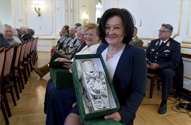 Kitüntetéseket adtak át társadalmi szervezeteknek a honvédelem napján