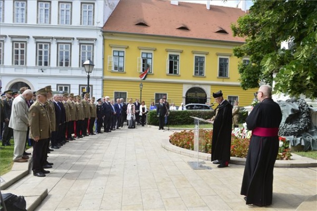 Ünnepség a honvédelem napján a budai Várban