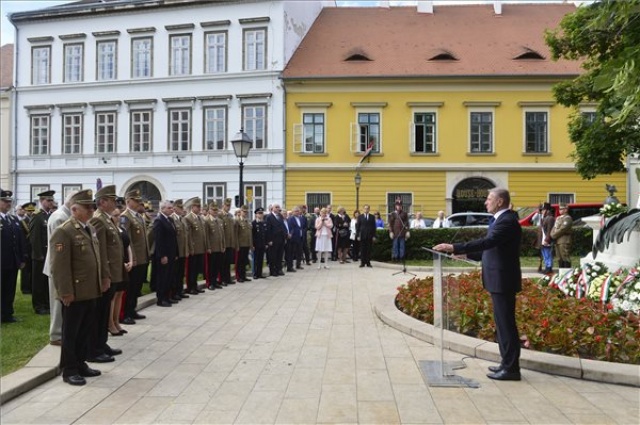 Ünnepség a honvédelem napján a budai Várban