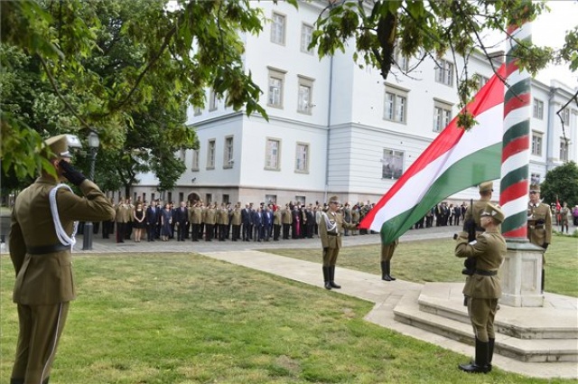 Ünnepség a honvédelem napján a budai Várban