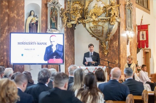 Marosmenti Mindszenty-napok Makón