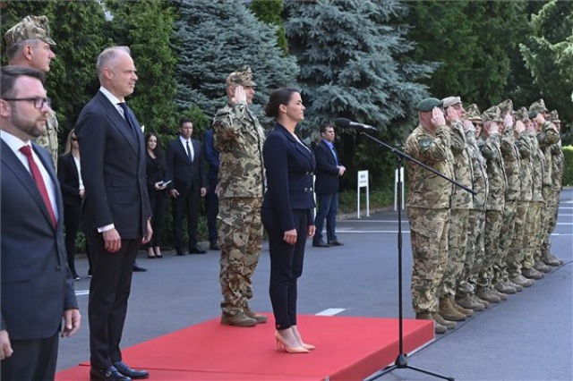 Novák Katalin aláírta az ország fegyveres védelmének tervét 