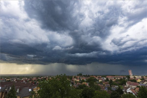Időjárás - Zivatarfelhők Nagykanizsa felett 