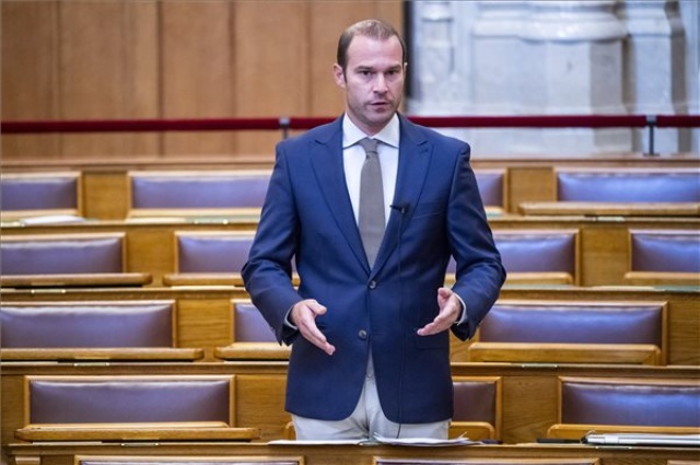 Az Országgyűlés rendkívüli plenáris ülése