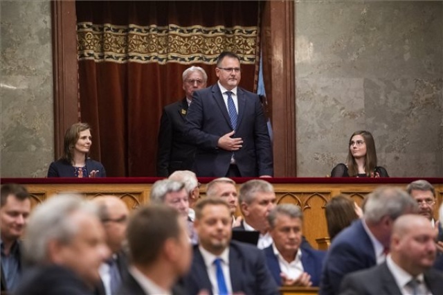 Az Országgyűlés rendkívüli plenáris ülése - Megválasztották Windisch Lászlót az ÁSZ elnökének