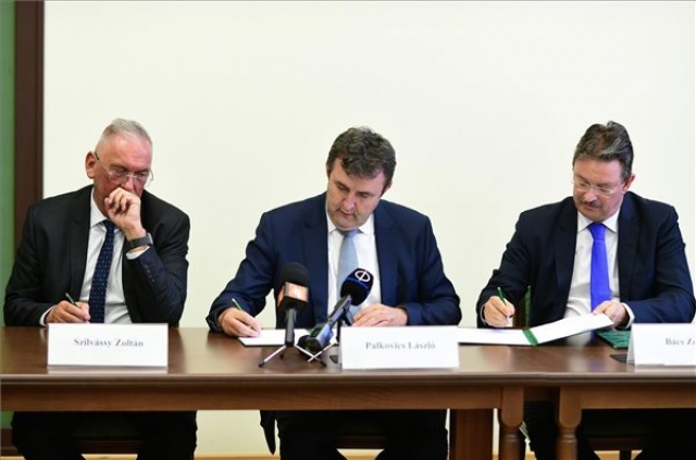 Együttműködési megállapodást kötött a Technológiai és Ipari Minisztérium és a Debreceni Egyetem