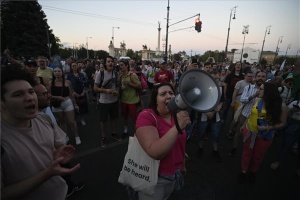 A Momentum tüntetése a kata módosítása ellen Budapesten