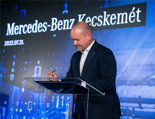 400 milliárd forintos gigaberuházás keretében új gyártósorokat telepít Kecskemétre a Mercedes