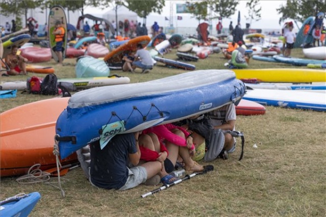 Elhalasztották a Hervis Balaton-átevezést