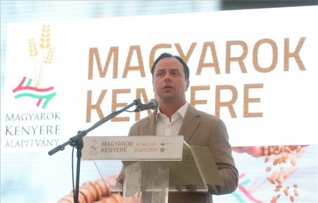 Búzaösszeöntő ünnepet tartottak Hajdúnánáson