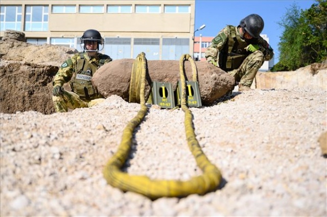 Hatástalanítják a Veszprémben talált légibombát 