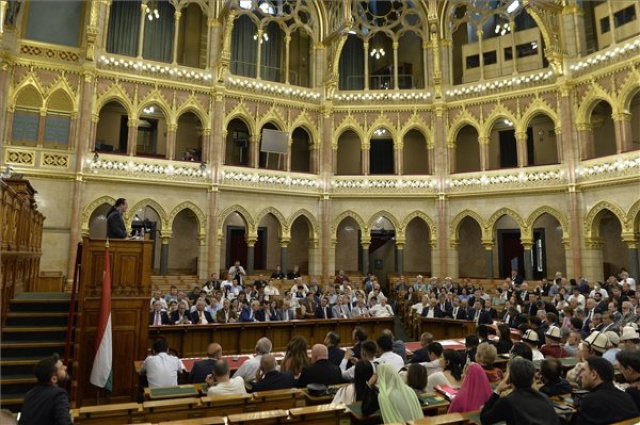 A Parlamentben nyílt meg a Kurultaj hagyományőrző rendezvény