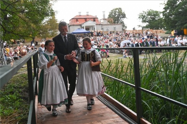 Augusztus 20. - Magyar népművészeti fesztivál a felvidéki Zselízen 
