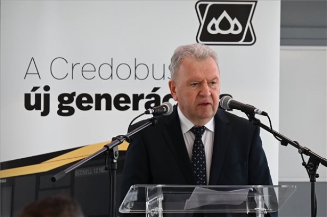 Bemutatták a magyar buszcsalád új típusát 