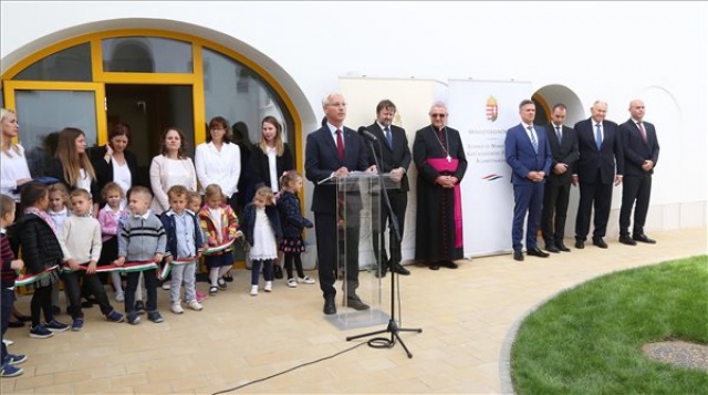 Óvodát és bölcsődét avattak Sopronban