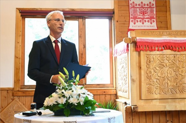 A székelyföldi Kommandón felavatták a magyar állami támogatással felújított református templomot